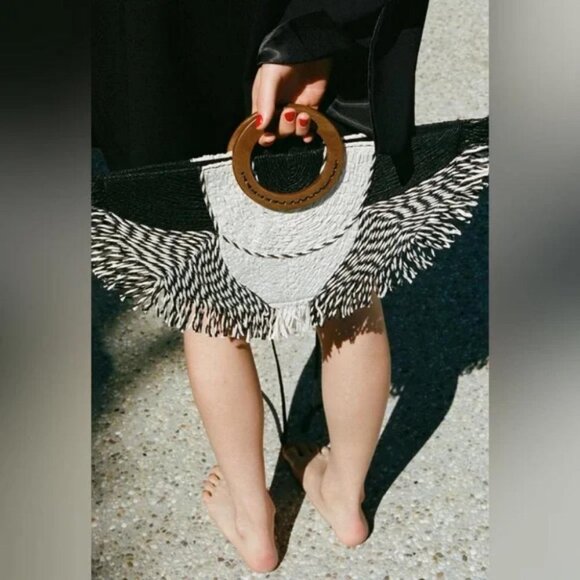 ZARA WOVEN FAN SHAPED BAG - Picture 3 of 5